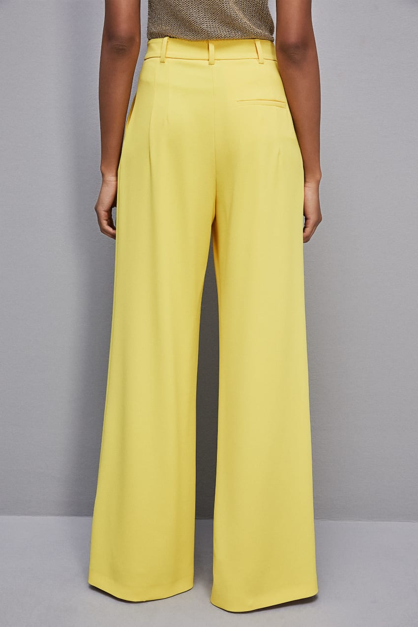 Patrizia Pepe Pleated Pants In Fluid Twill Geel | 0691RPFTU